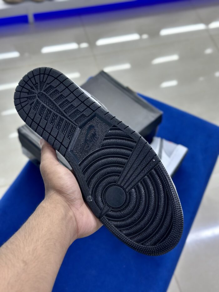 Air Jordan 1 Low Smoke Grey - Image 4