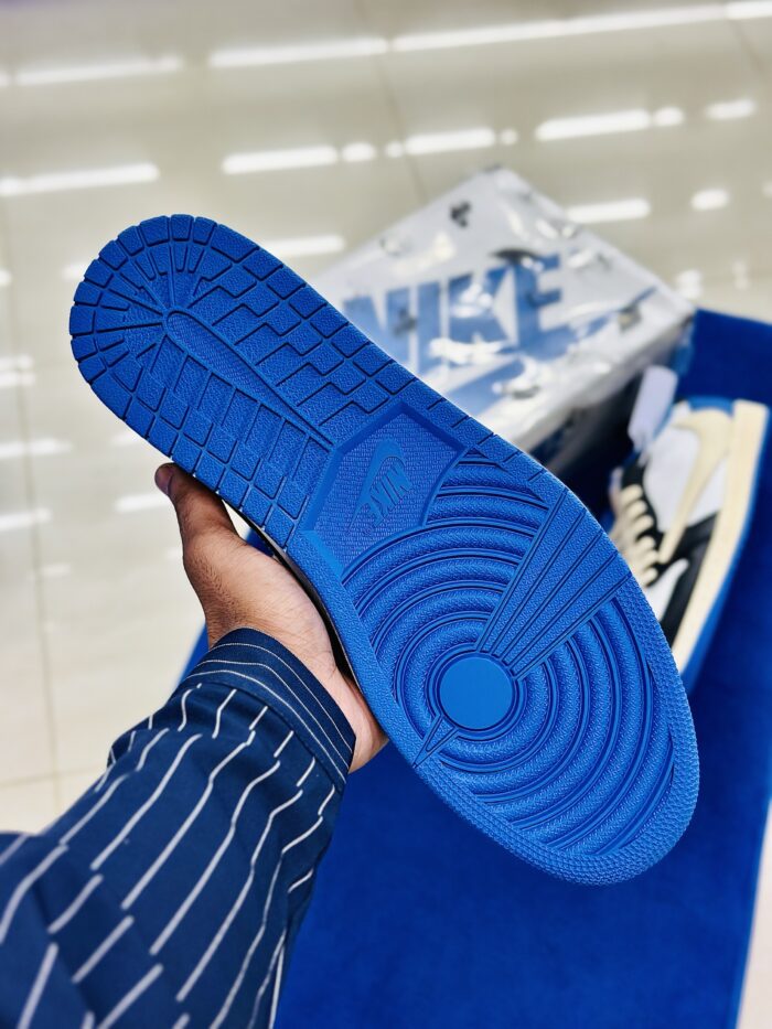 Air Jordan 1 Low x Travis Scott x Fragment - Image 4