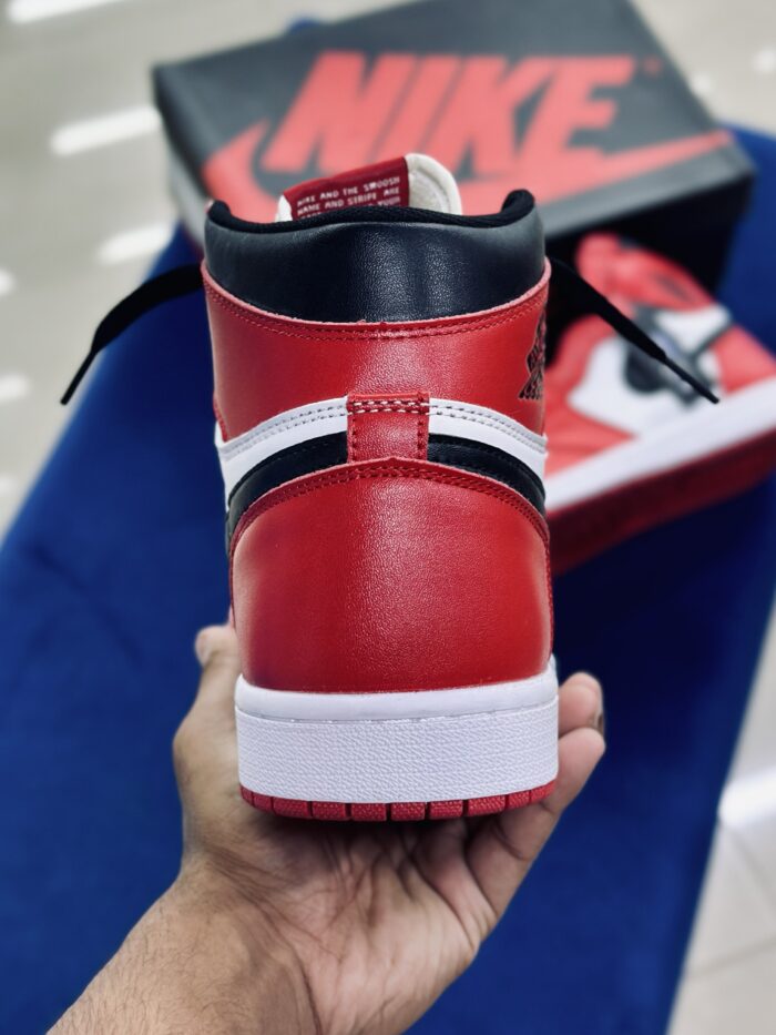 Air Jordan 1 High Retro Chicago - Image 5