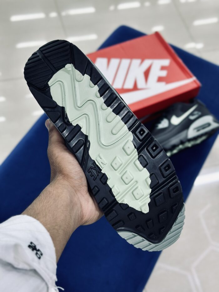 Nike Air Max 90 Gore-Tex - Image 4