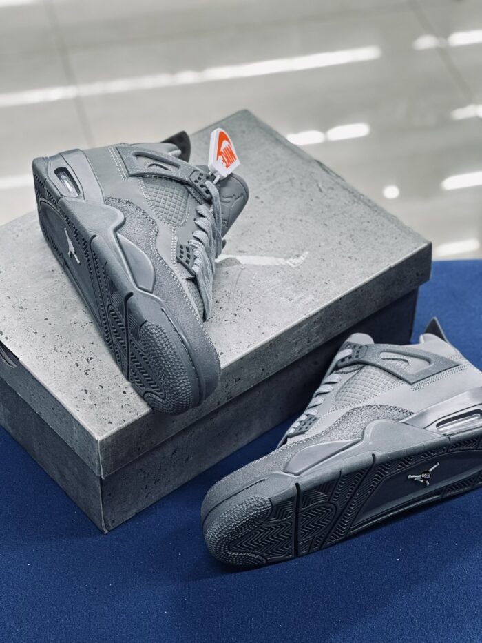 Air Jordan 4 SE Wet Cement - Image 2