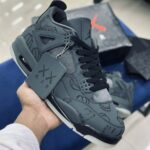 Air jordan 4 retro kaws black