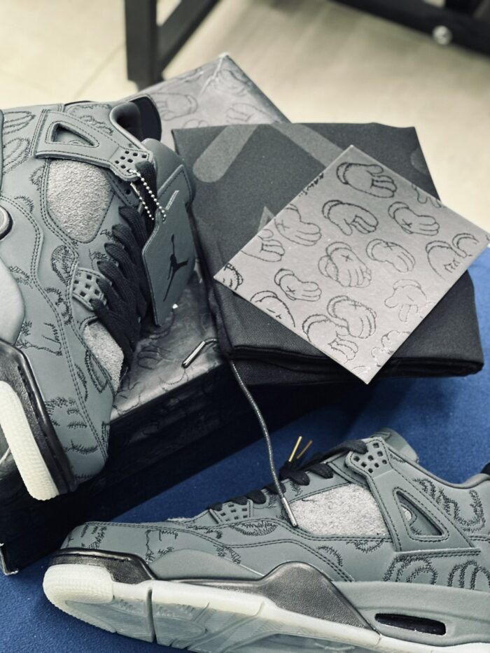 Air jordan 4 retro kaws black - Image 6