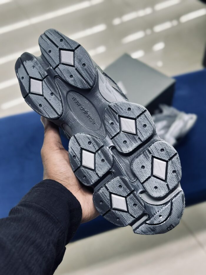 New Balance 9060 Magnet - Image 3