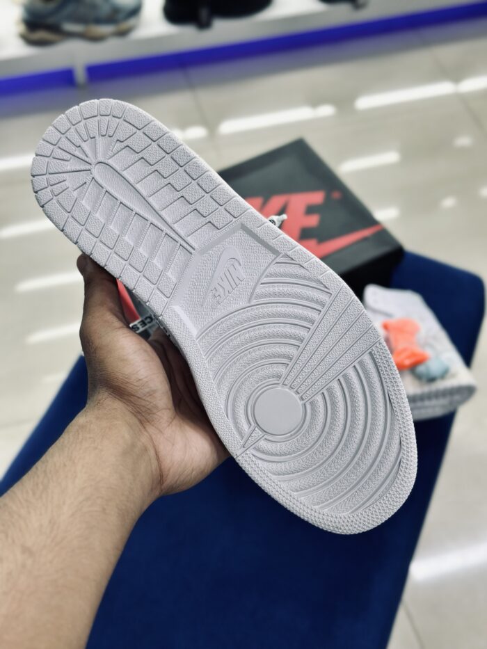 Air Jordan 1 Retro High Off-White Euro - Image 4
