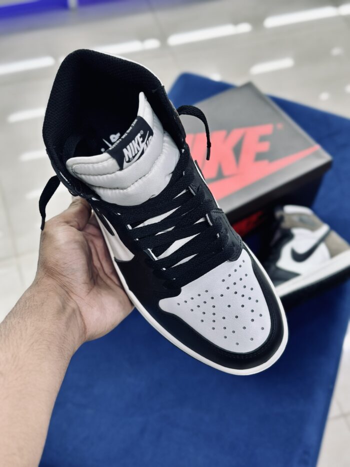 Air Jordan 1 Retro High OG Dark Mocha - Image 3