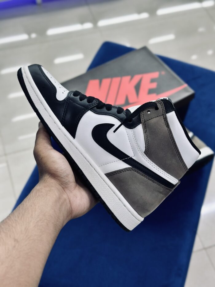 Air Jordan 1 Retro High OG Dark Mocha - Image 2