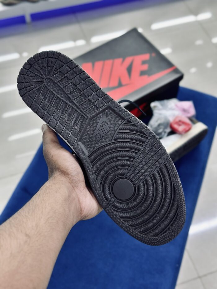 Travis Scott x Air Jordan 1 Retro High OG 'Reverse Mocha' - Image 5