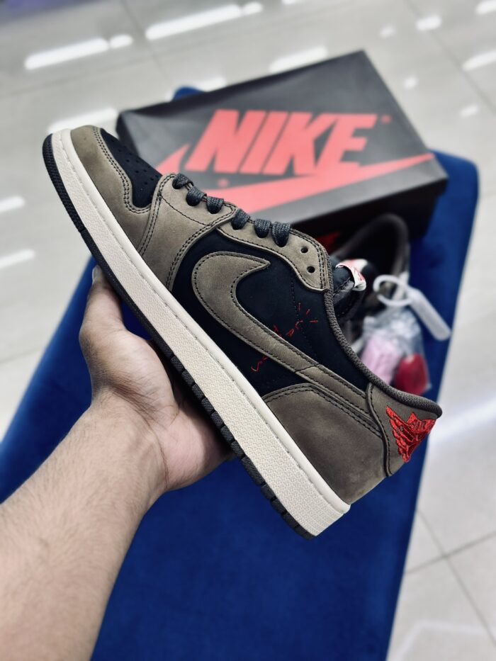 Air Jordan 1 Low X Travis Scott Mocha - Image 2