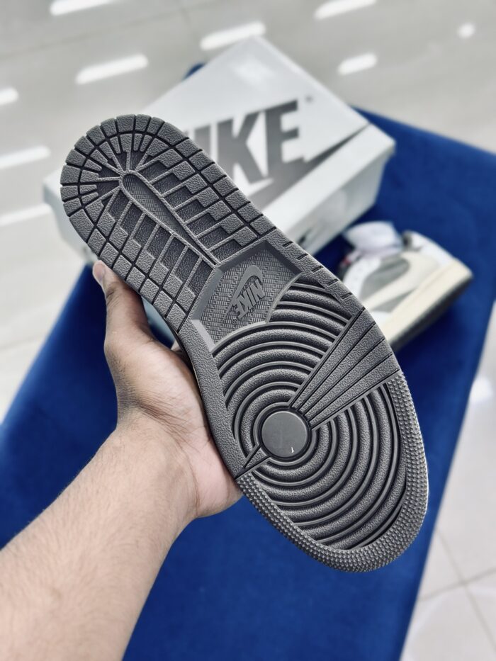 Air Jordan 1 Low x Travis Scott OG “Reverse Mocha” - Image 4