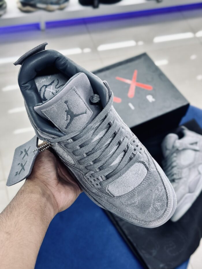 Air Jordan 4 kaws Cool Grey - Image 3