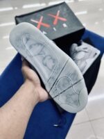 Air Jordan 4 kaws Cool Grey - Image 4