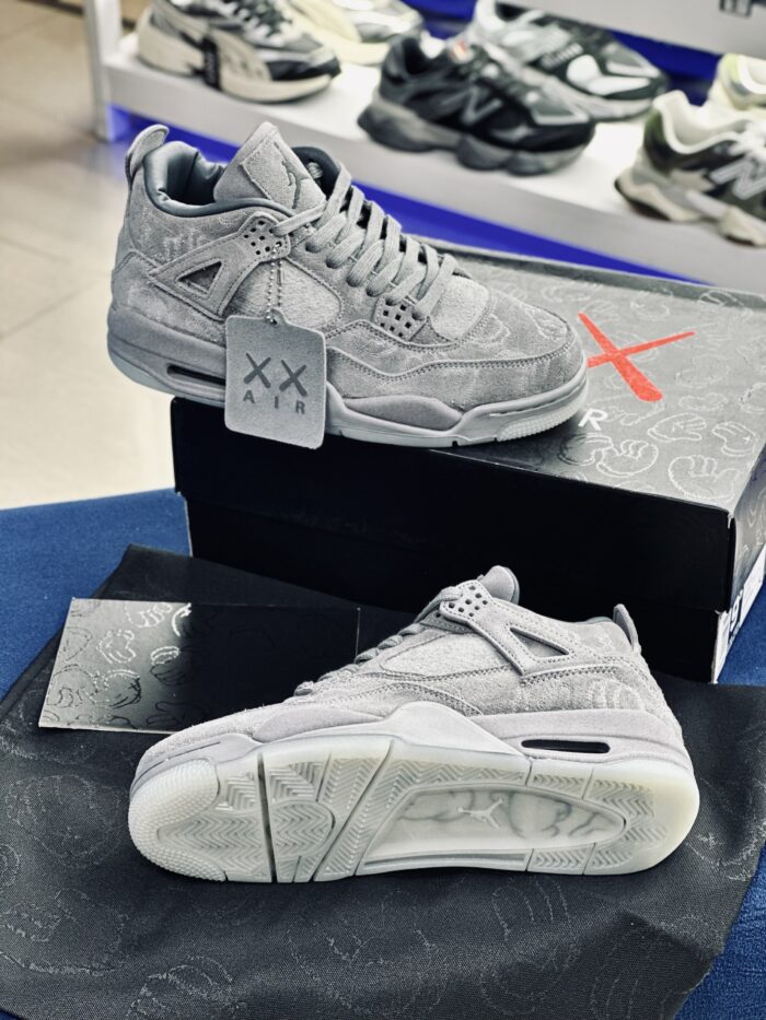 Air Jordan 4 kaws Cool Grey - Image 6