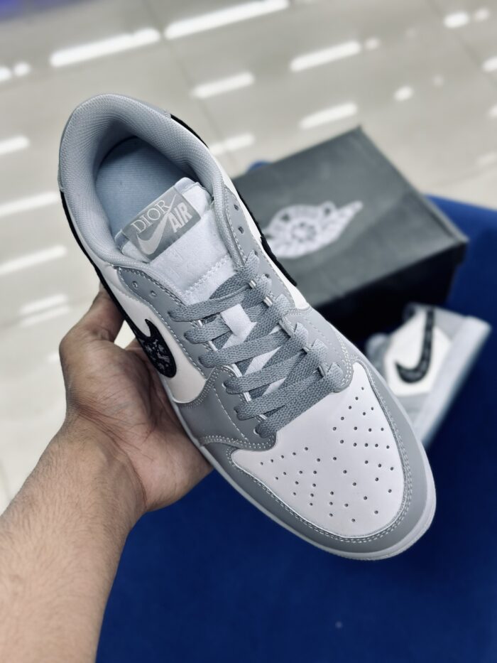 Air Jordan 1 Low X Dior - Image 3