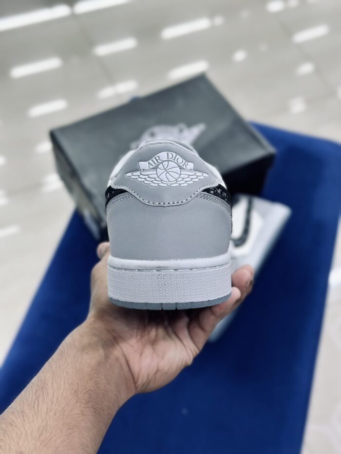 Air Jordan 1 Low X Dior - Image 5