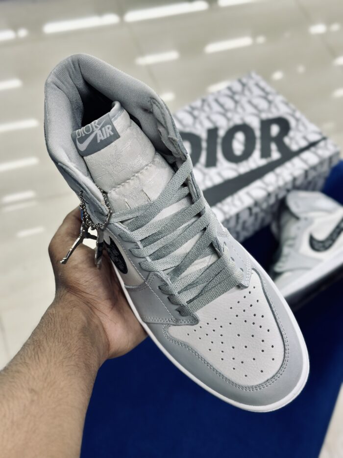 Air Jordan 1 High X Dior - Image 3
