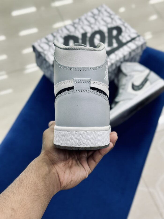Air Jordan 1 High X Dior - Image 5
