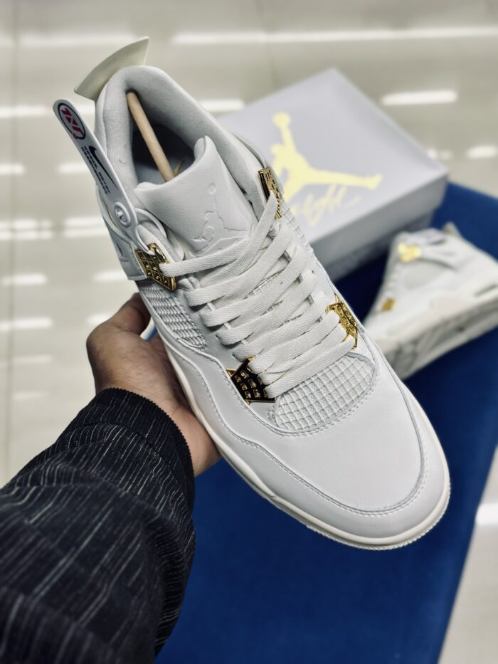 Air Jordan 4 Retro Metallic Gold - Image 3