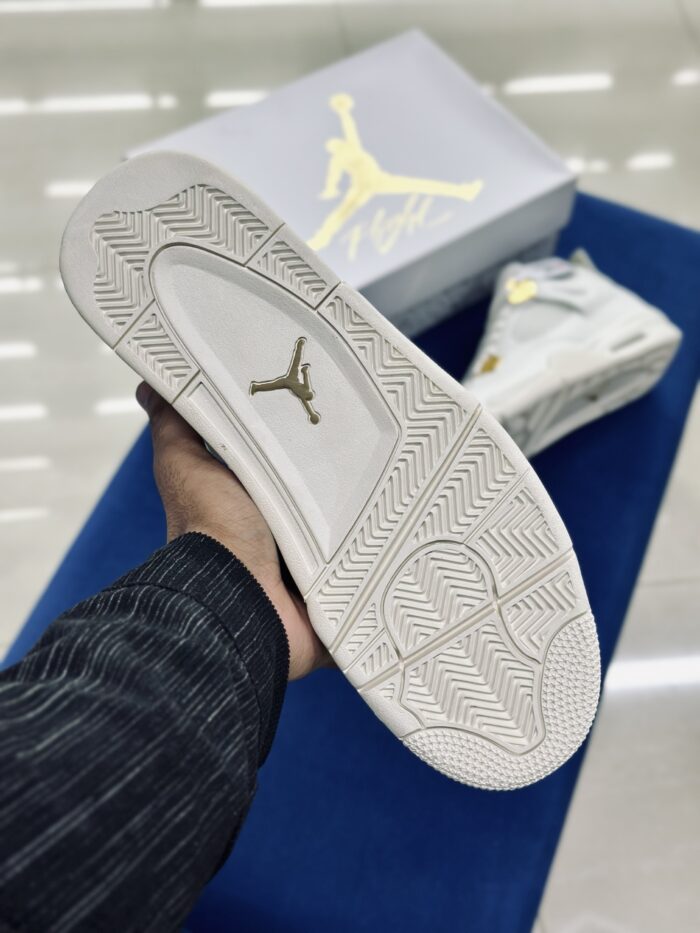 Air Jordan 4 Retro Metallic Gold - Image 4