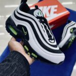 Nike Air Max 95/97 University og Oregon-Lightning PE
