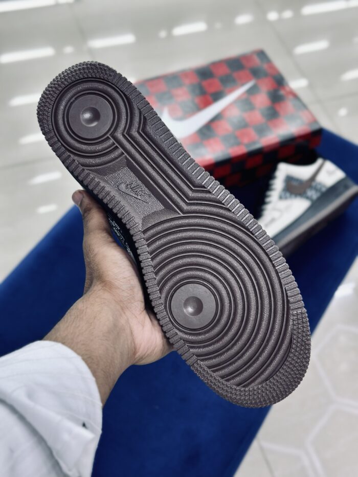 Supreme x Nike Air Force 1’07 Chocoloco Grey - Image 4