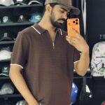 Short-Sleeved Quarter-Zip Knit Polo (Brown)