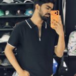 Short-Sleeved Quarter-Zip Knit Polo (Black)