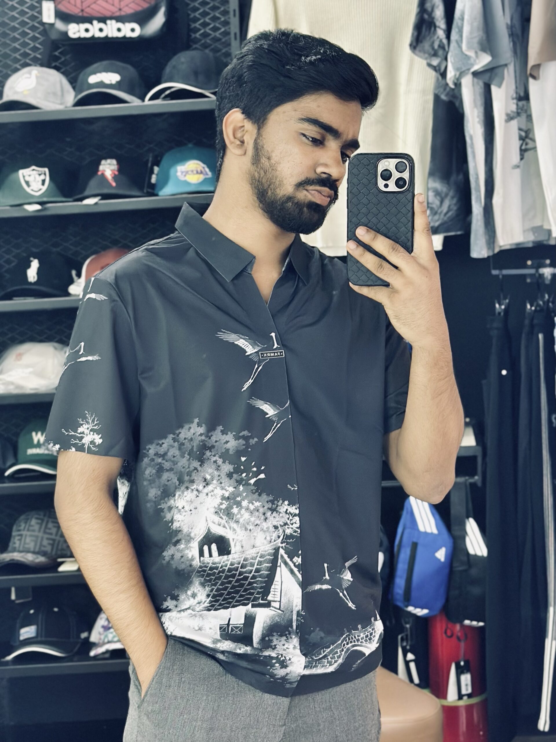 img_4439 Short-Sleeves Monoshade Shirt (Black) - Image 1