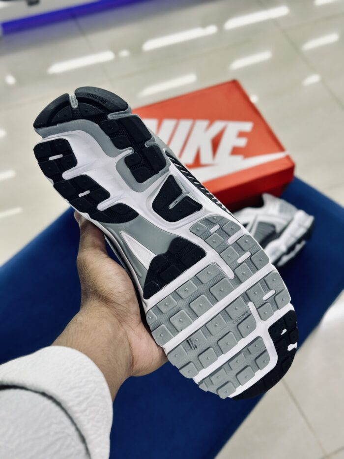 Nike Zoom Vomero 5 ‘Metallic Silver’ - Image 4